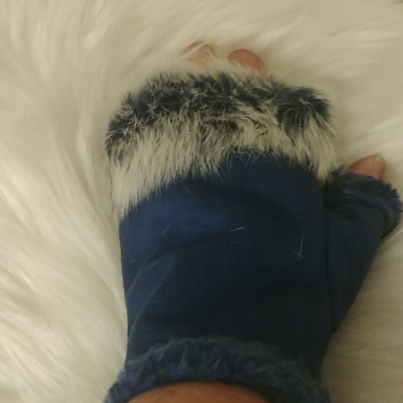 Blue Faux Fur Fleece Fingerless Winter Gloves - Picture 10 of 16